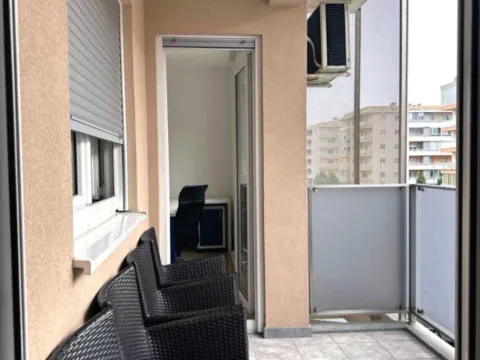 Izdavanje, trosoban stan, 75m², City Kvart, Podgorica - image 12