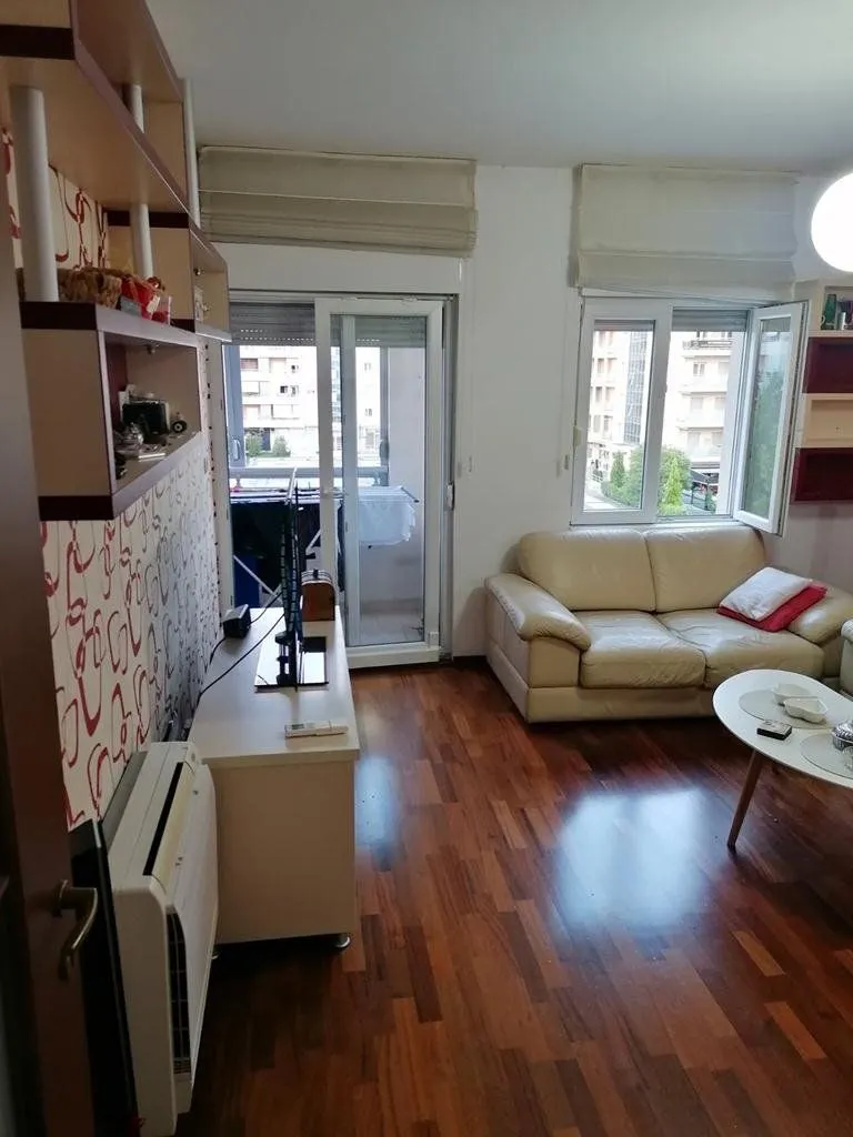 Izdavanje, jednosoban stan, 51m², City Kvart, Podgorica