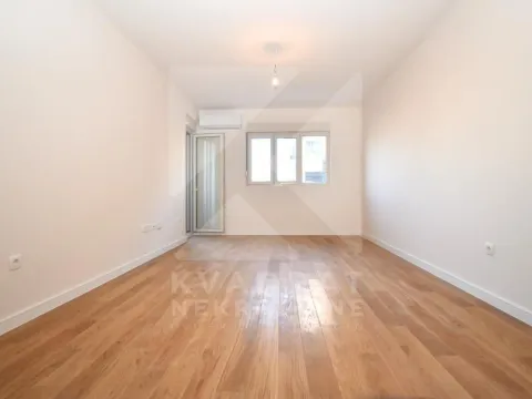 Izdavanje, jednosoban stan, 50m2, Central Point, Podgorica Izdavanje, jednosoban stan, 50m2, Central Point, Podgorica