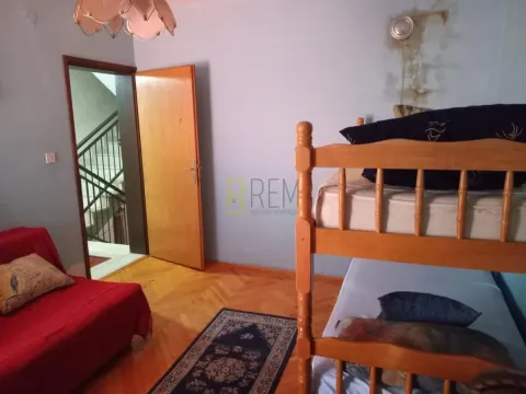 Prodaja, kuća, 232m², Tološi, Podgorica - image 17