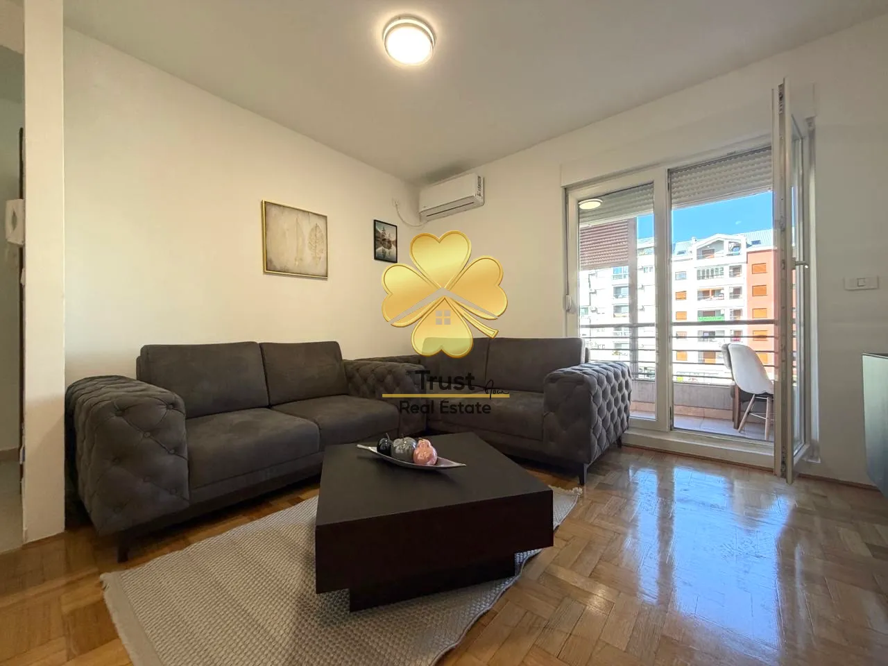 Living room with a sofa and access to the terrace.