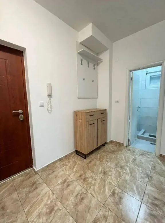 Izdavanje, dvosoban stan, 52m², Zabjelo, Podgorica
