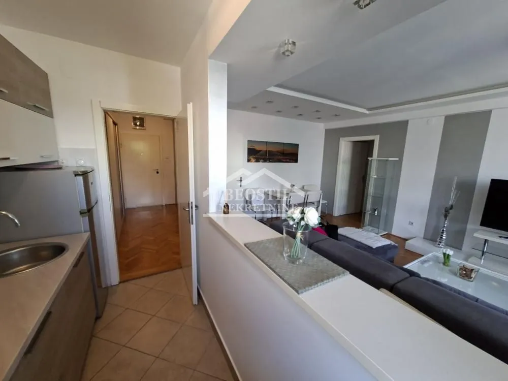 Rent, two bedroom apartment, 52m², Vračar Sve Podlokacije, Beograd