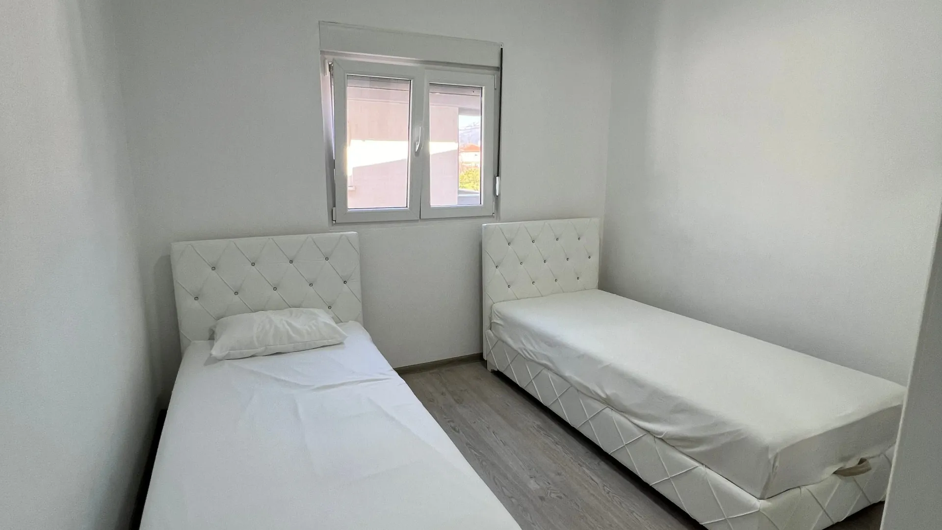 Rent, two bedroom apartment, 85m², Tomba, Bar