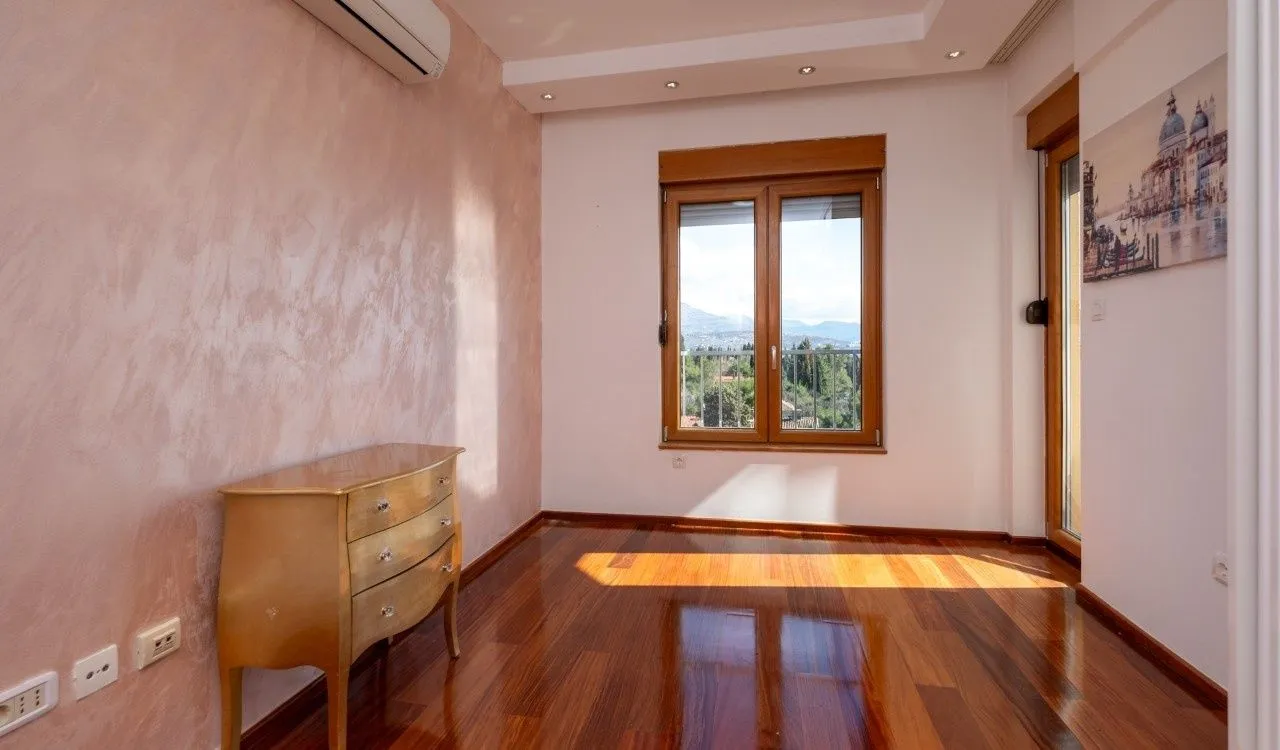 Rent, four bedroom apartment, 140m², Podgorica, Crna Gora