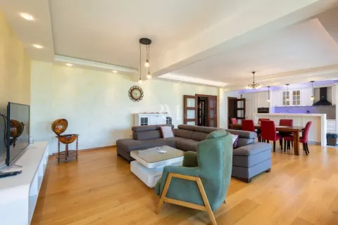 Rent, three bedroom apartment, 140m², Škaljari, Kotor - image 12