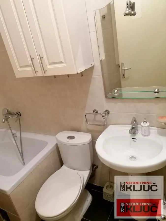 Izdavanje, jednosoban stan, 40m², Bulevar Oslobodjenja, Novi Sad Sve Podlokacije