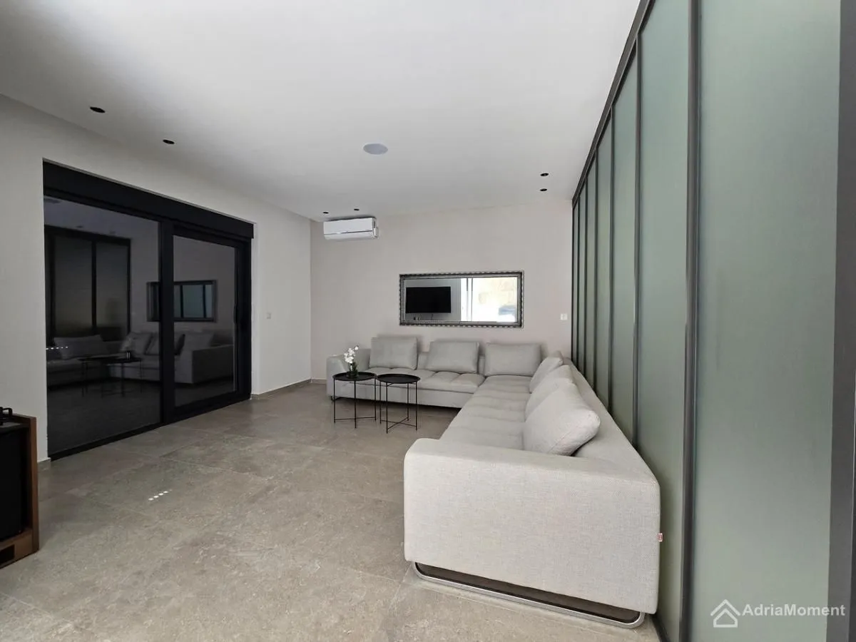 Prodaja, jednosoban stan, 74m², Centar, Budva