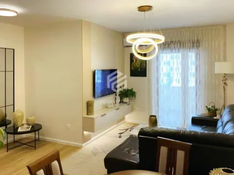 Prodaja, dvosoban stan, 72m², Vezirov Most, Podgorica