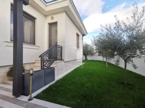 Sale, house, 180m², Podgorica, Crna Gora - image 32