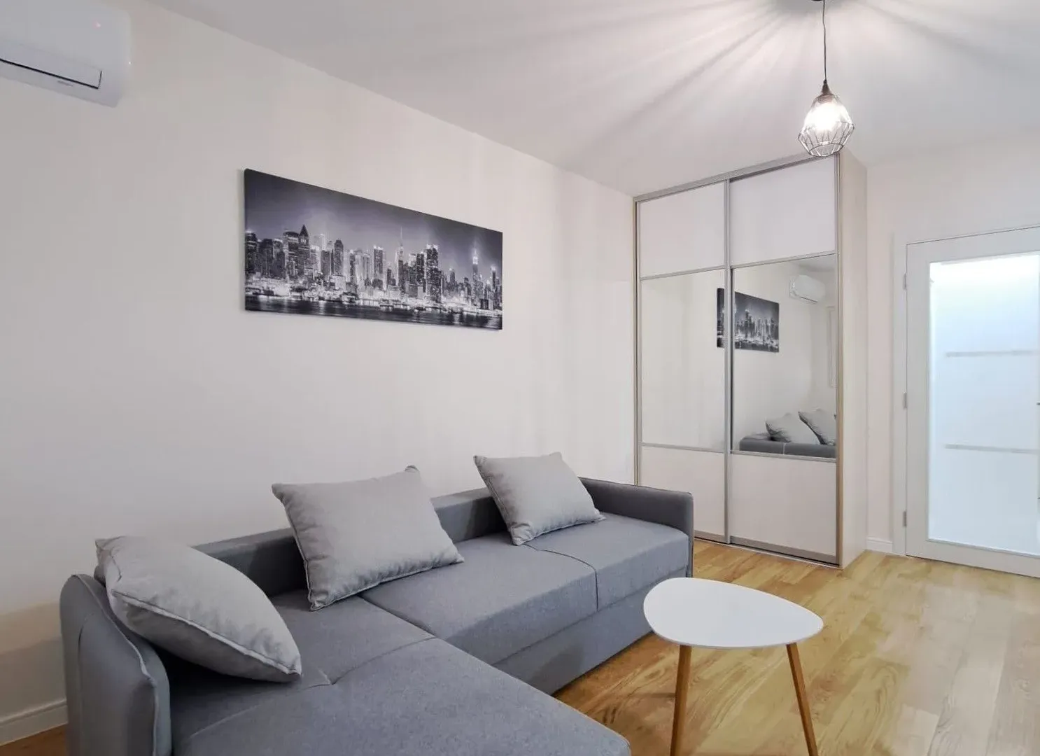 Rent, studio apartment, 33m², Central Point, Podgorica