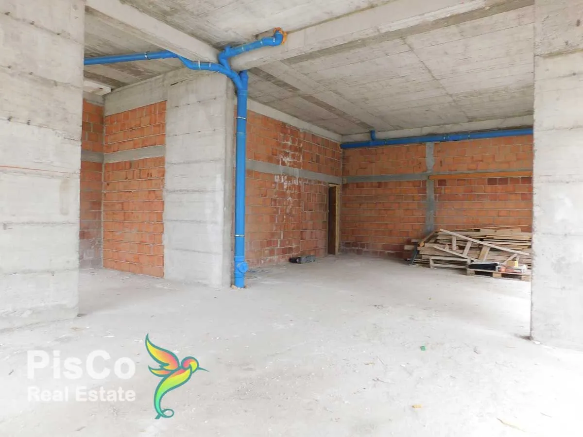 Izdavanje, poslovni prostor, 182m², Blok 9, Podgorica