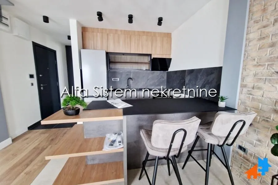Izdavanje, trosoban stan, 90m², Uciteljsko Naselje, Zvezdara Sve Podlokacije