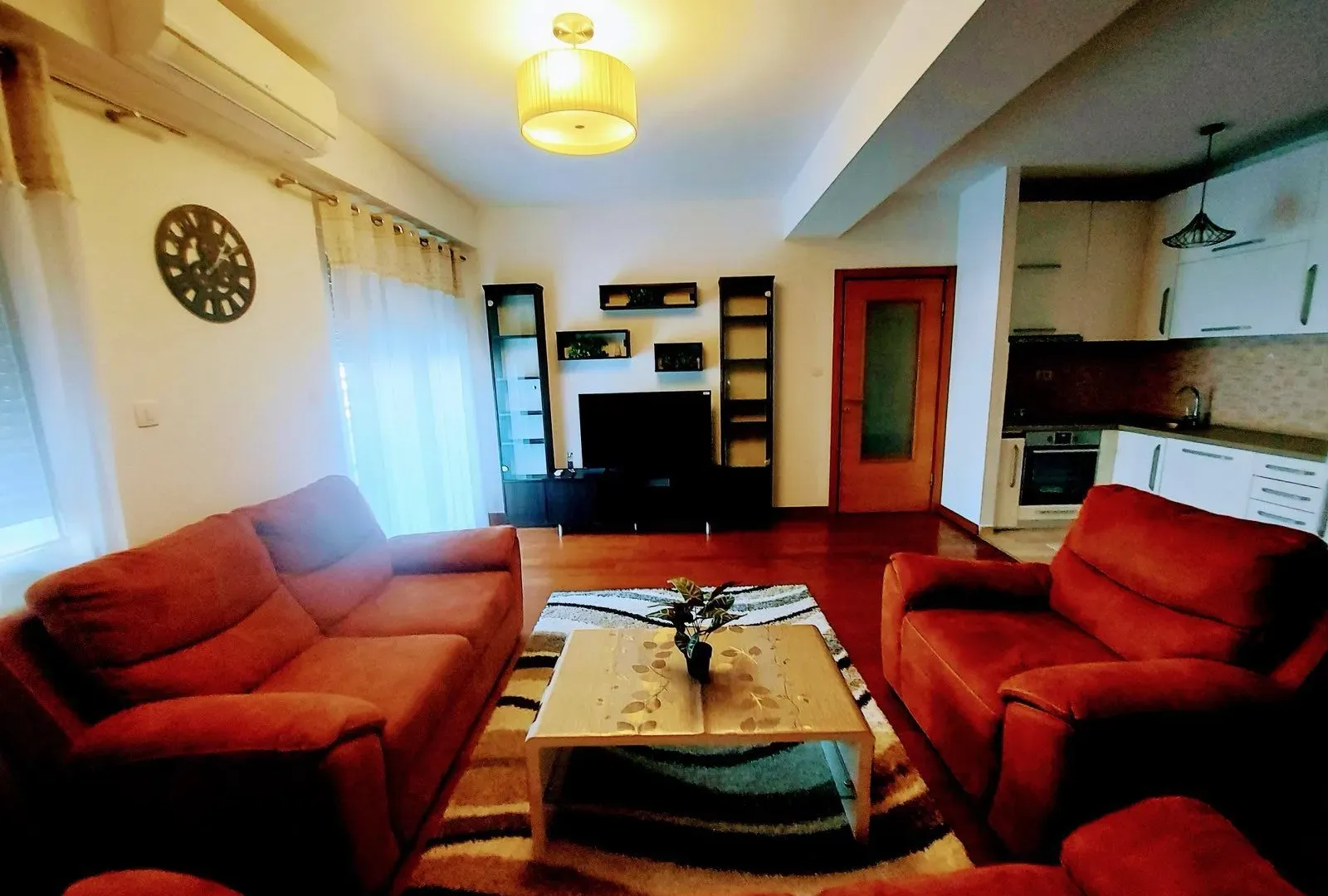 Izdavanje, dvosoban stan, 65m², Ljubović, Podgorica