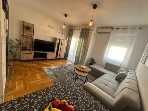 Izdavanje, jednosoban stan, 45m², Zabjelo, Podgorica