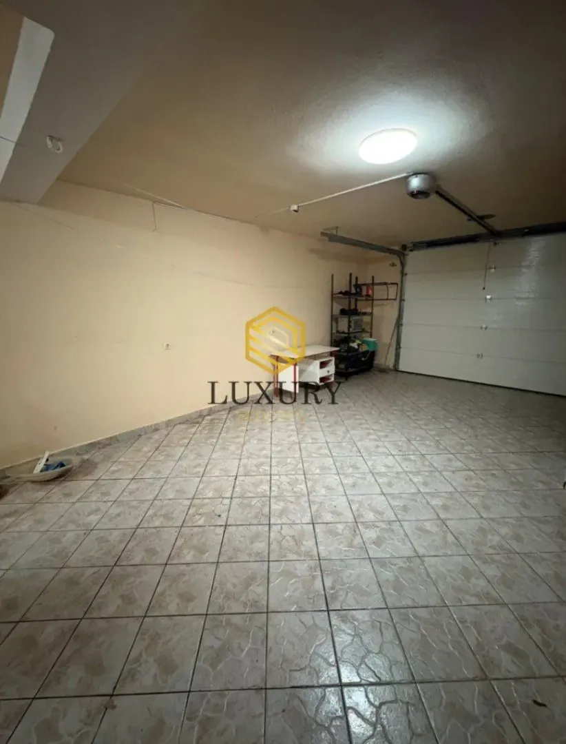 Rent, house, 350m², Zlatica, Podgorica