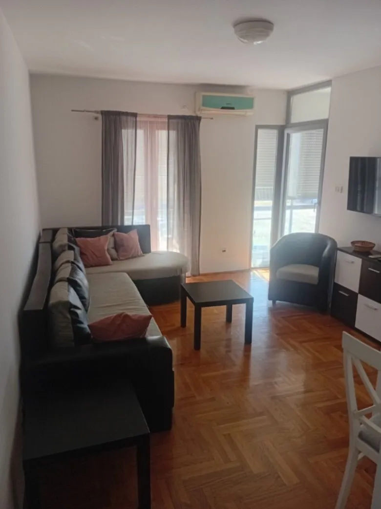 Izdavanje, jednosoban stan, 37m², City Kvart, Podgorica