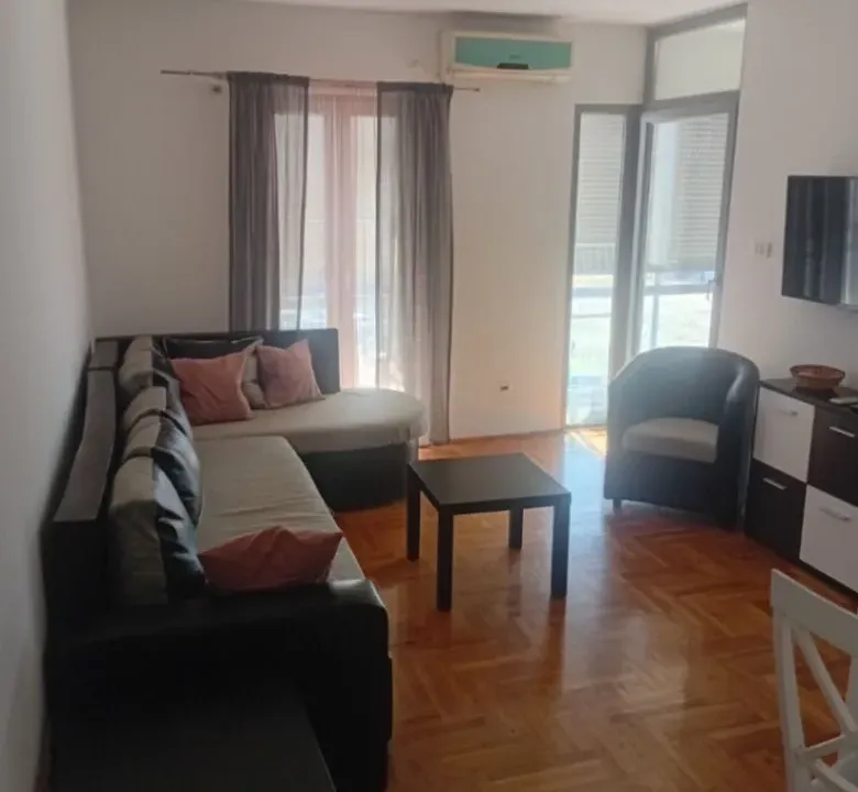 Izdavanje, jednosoban stan, 37m², City Kvart, Podgorica