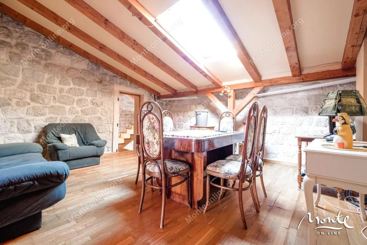 Prodaja, kuća, 500m², Orahovac, Kotor