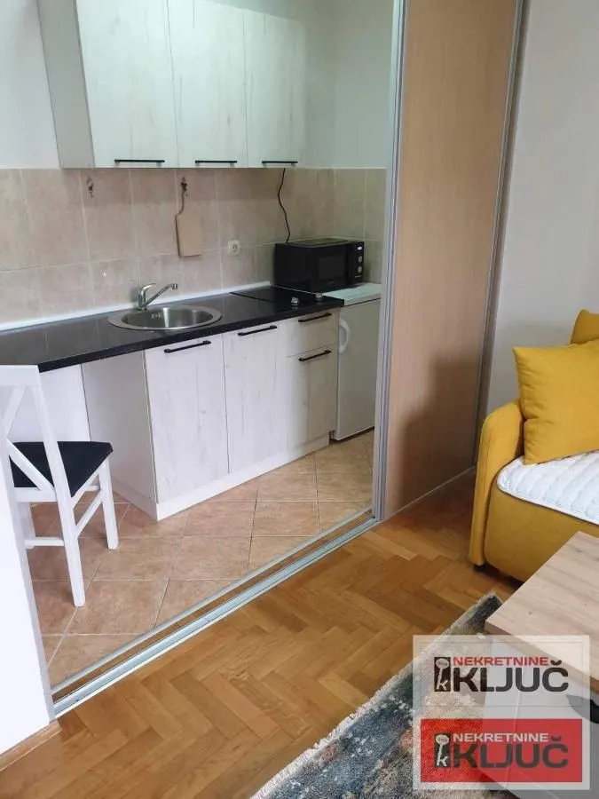Izdavanje, garsonjera, 25m², Sajmište, Novi Sad