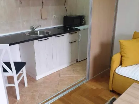 Izdavanje, garsonjera, 25m², Sajmište, Novi Sad - image 3