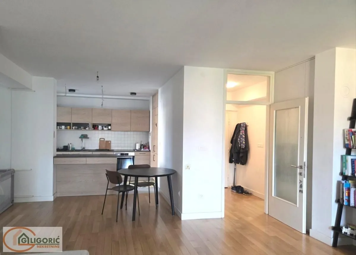 Prodaja, trosoban stan, 86m², Gundulićev Venac, Beograd