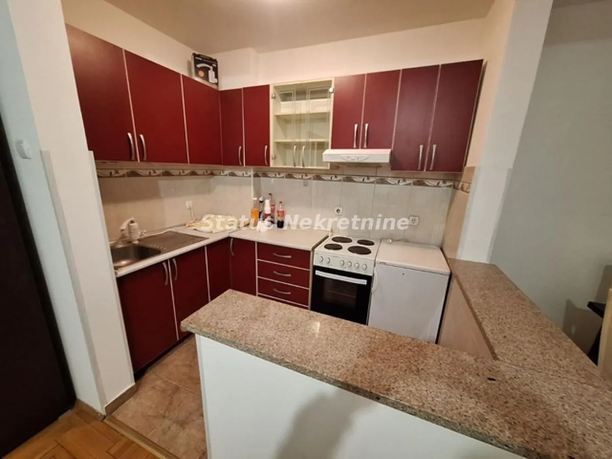 Izdavanje, dvosoban stan, 42m², Sajmište, Novi Sad