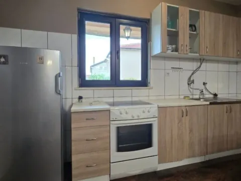 Izdavanje, kuća, 170m², Gornja Gorica, Podgorica - image 9