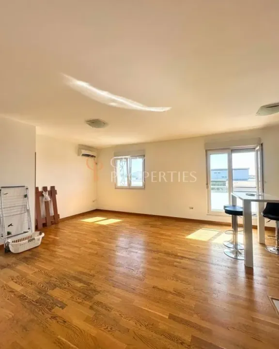 Rent, three bedroom apartment, 97m², City Kvart, Podgorica