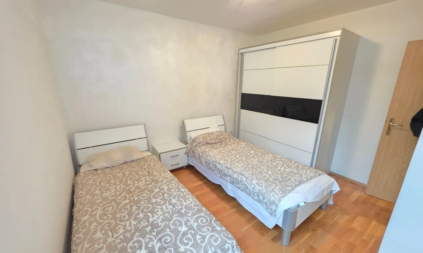 Prodaja, trosoban stan, 100m², Petrovac, Budva