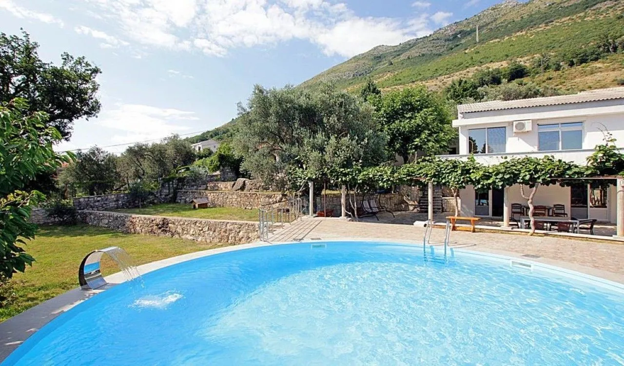 Sale, house, 300m², Reževići, Budva