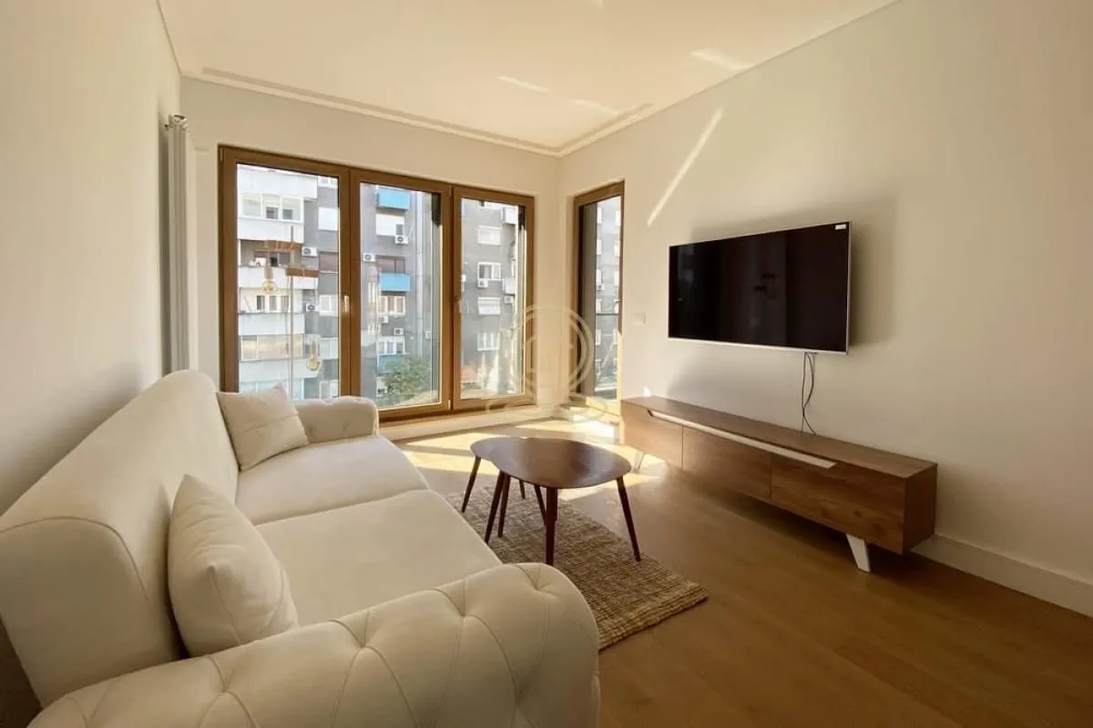 Izdavanje, dvosoban stan, 62m², Sarajevska, Beograd