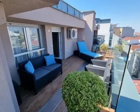 Izdavanje, četvorosoban stan, 100m², Centar, Novi Sad - image 8