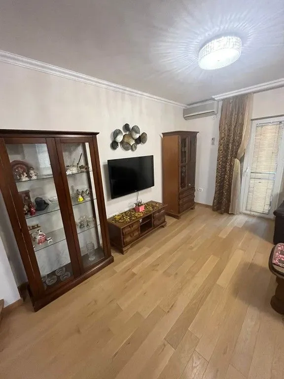 Izdavanje, kuća, 300m², Donja Gorica, Podgorica