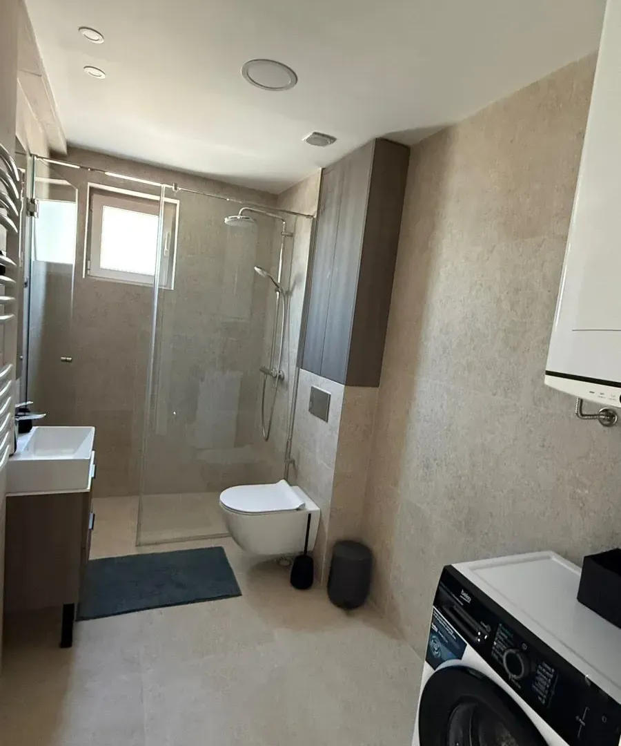 Izdavanje, dvosoban stan, 83m², Tripovići, Tivat