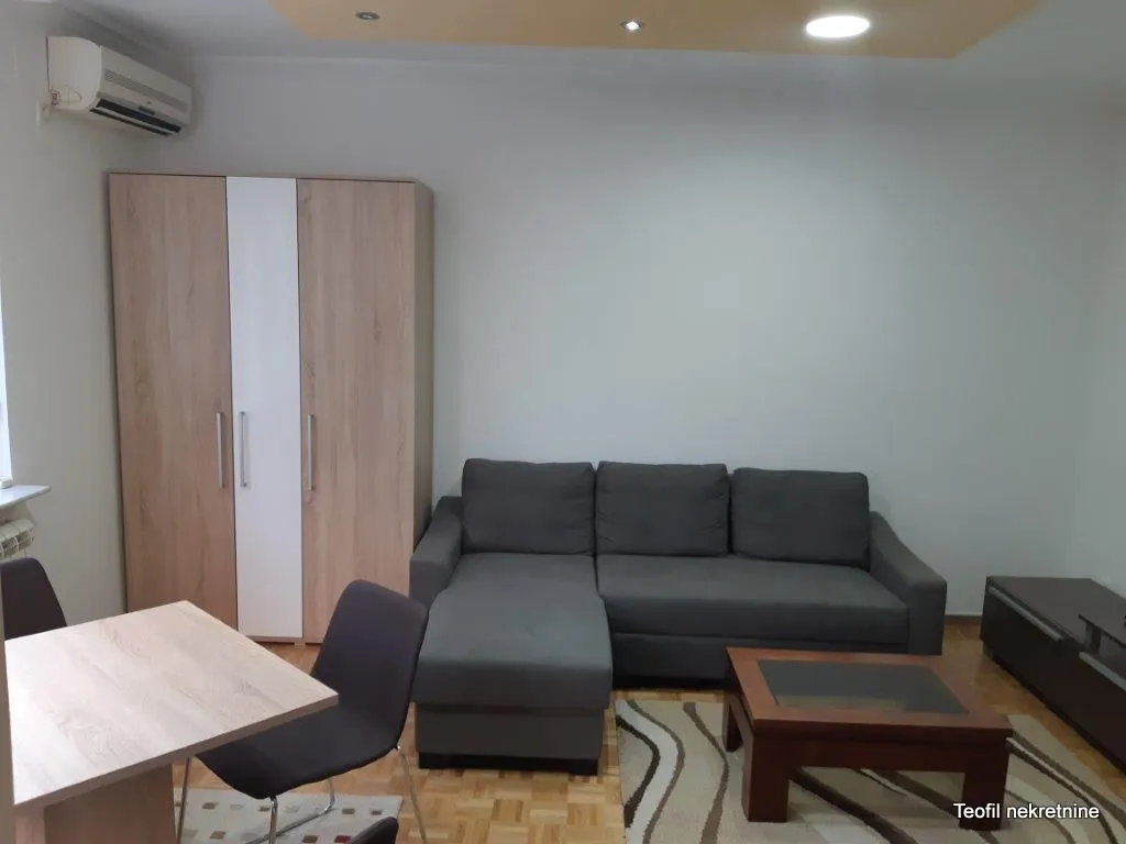 Rent, one bedroom apartment, 35m², Severni Bulevar, Zvezdara Sve Podlokacije