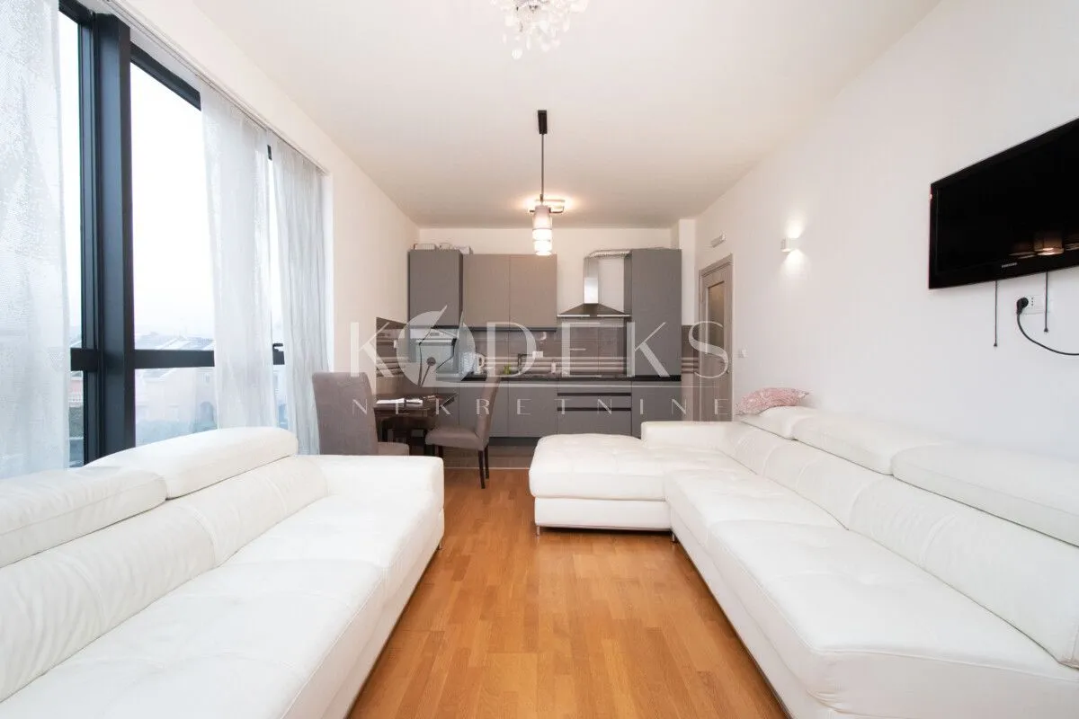 Izdavanje, dvosoban stan, 74m², Stari Aerodrom, Podgorica