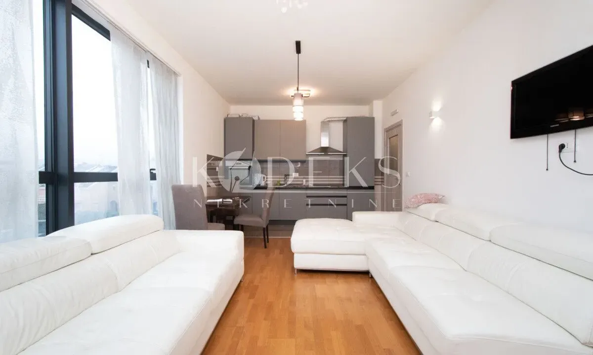 Izdavanje, dvosoban stan, 74m², Stari Aerodrom, Podgorica