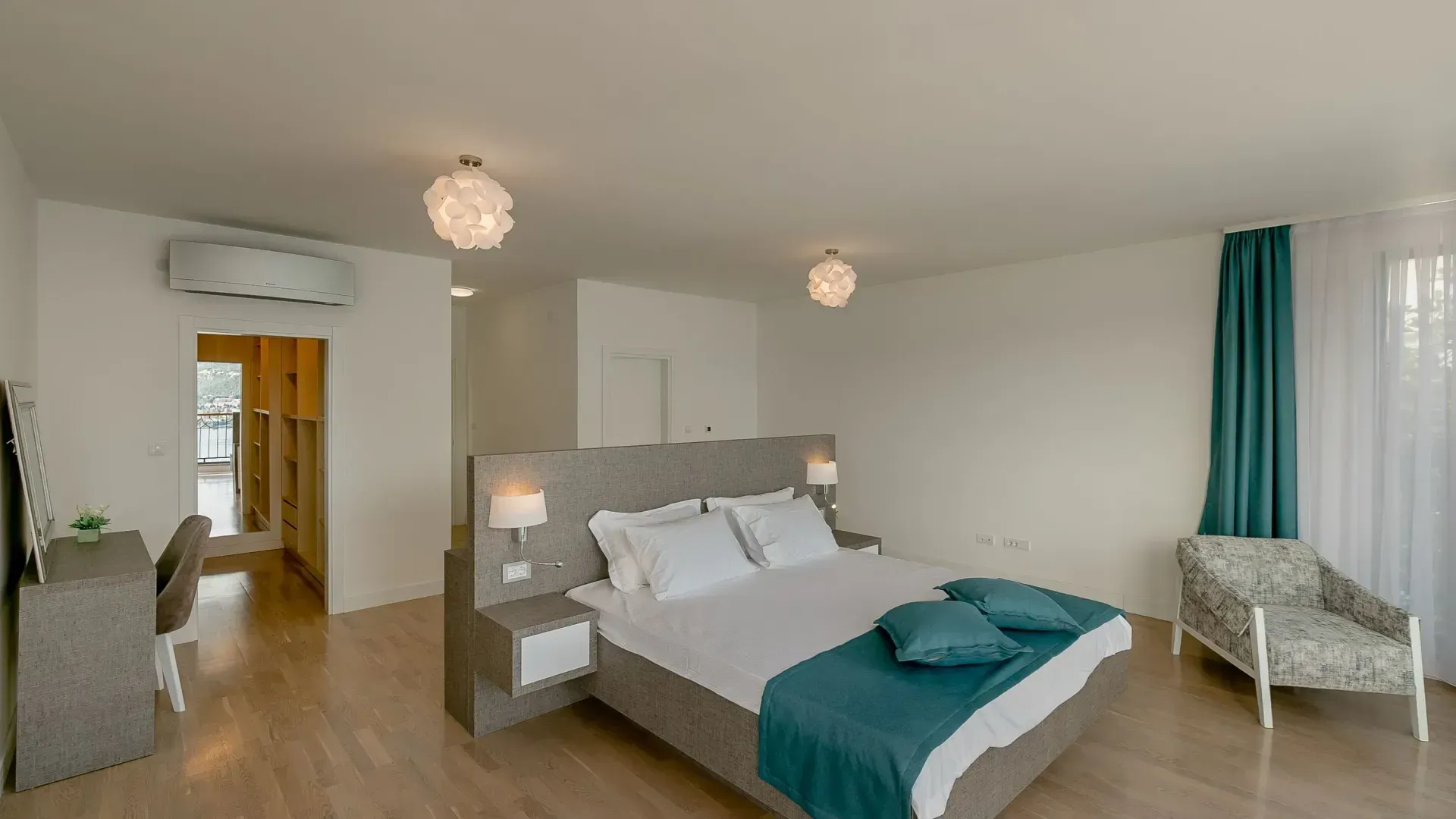 Prodaja, kuća, 236m², Njivice, Herceg Novi
