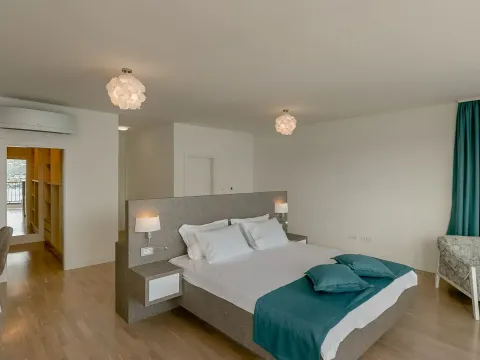 Prodaja, kuća, 236m², Njivice, Herceg Novi - image 9