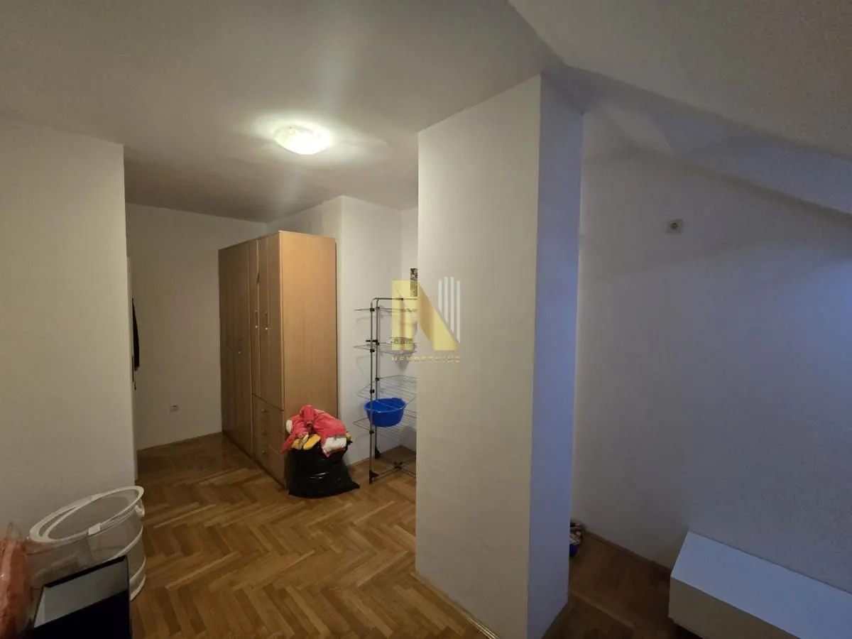 Prodaja, trosoban stan, 80m², Socijalno, Novi Sad Sve Podlokacije