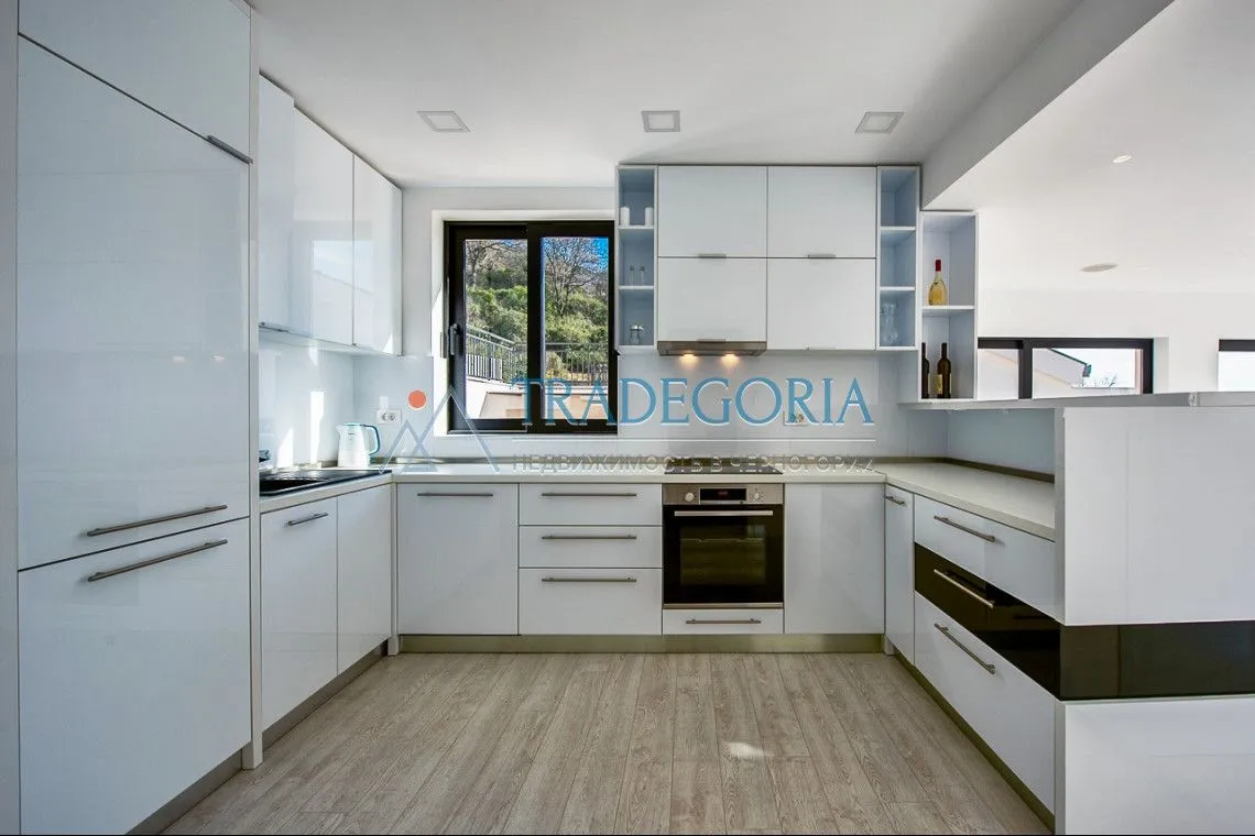 Prodaja, kuća, 180m², Tivat, Crna Gora