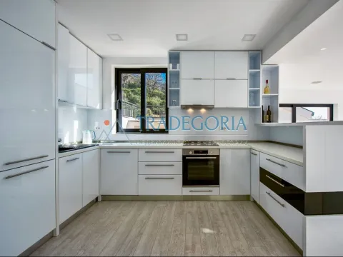 Prodaja, kuća, 180m², Tivat, Crna Gora - image 2