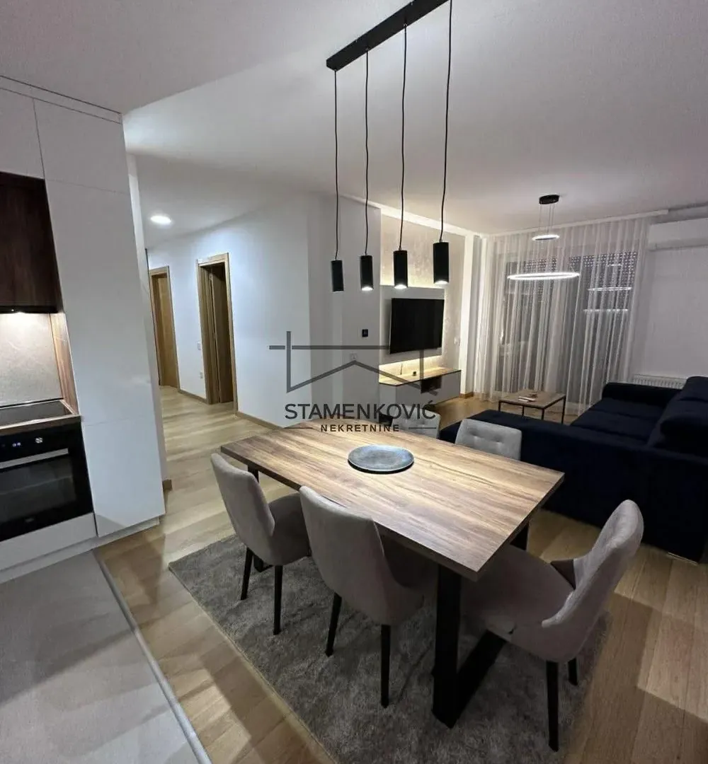 Izdavanje, dvosoban stan, 65m², Centar, Novi Sad