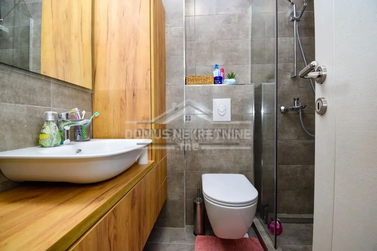 Izdavanje, trosoban stan, 95m², Dalmatinska ulica, Podgorica