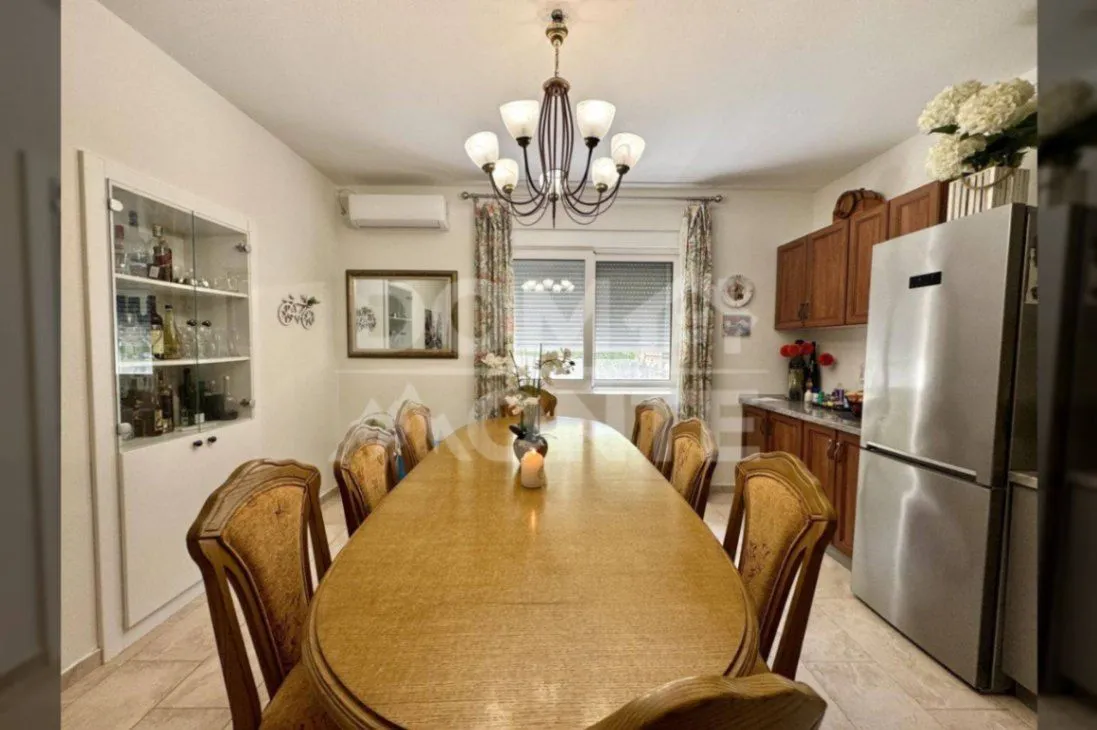 Izdavanje, dvosoban stan, 100m², Seljanovo, Tivat