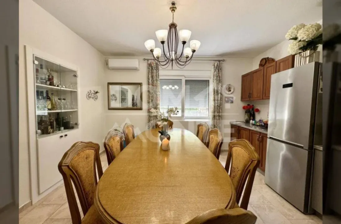 Izdavanje, dvosoban stan, 100m², Seljanovo, Tivat