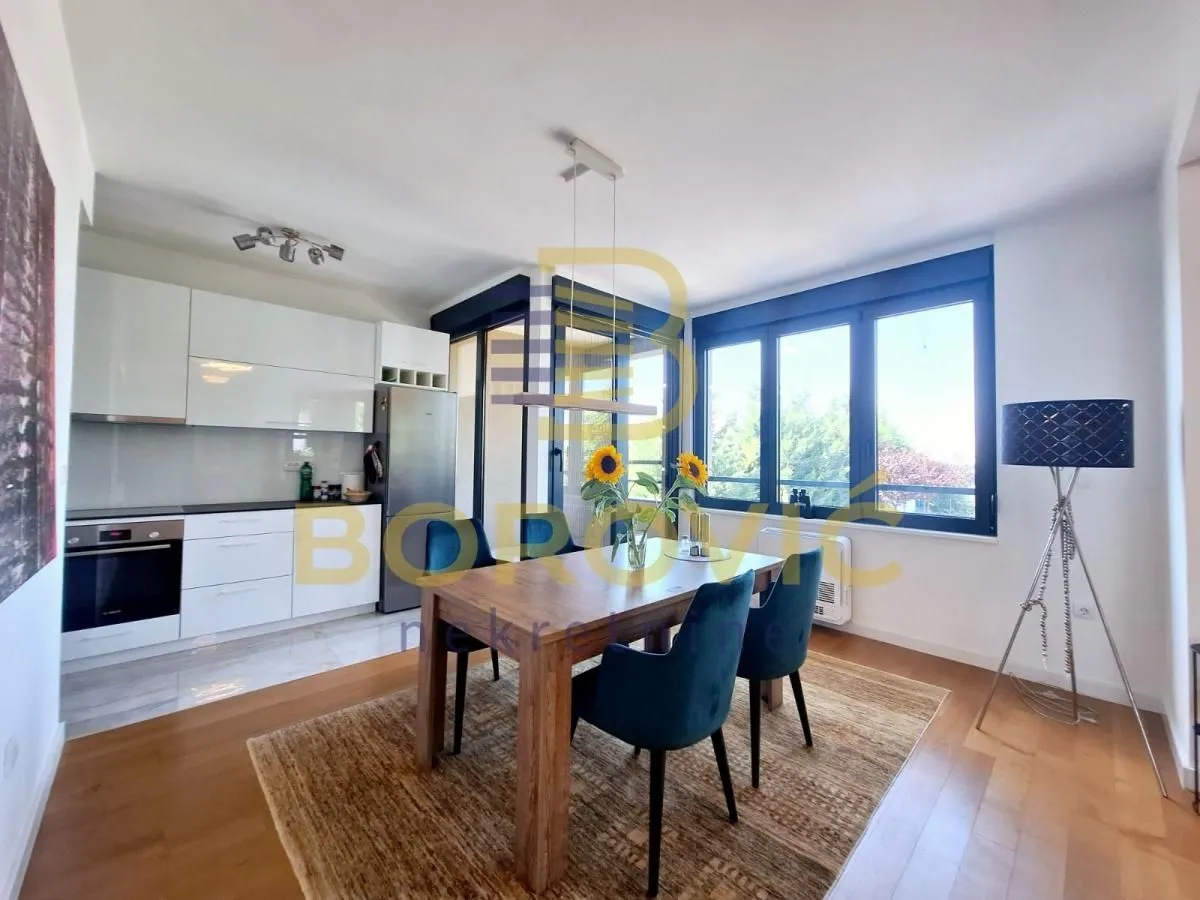 Prodaja, četvorosoban stan, 106m², Zemun Sve Podlokacije, Beograd