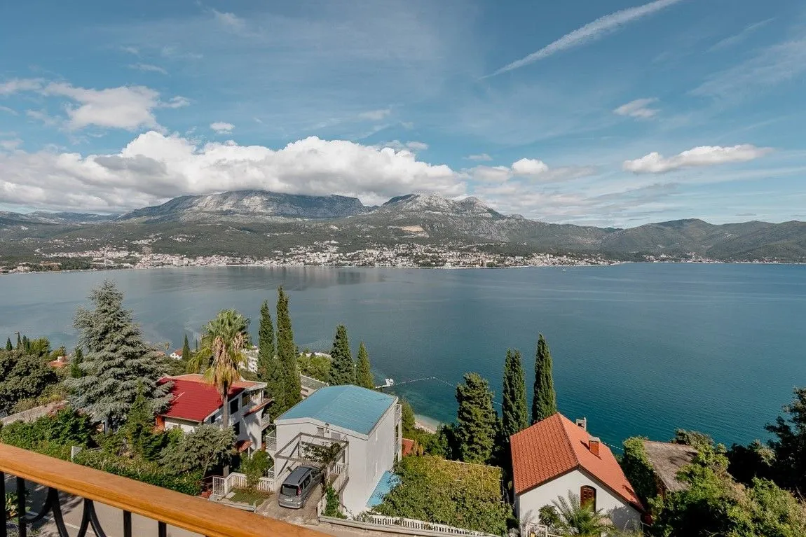 Prodaja, kuća, 236m², Njivice, Herceg Novi