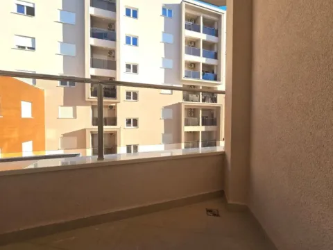 Izdavanje, jednosoban stan, 35m², Stari Aerodrom, Podgorica - image 5